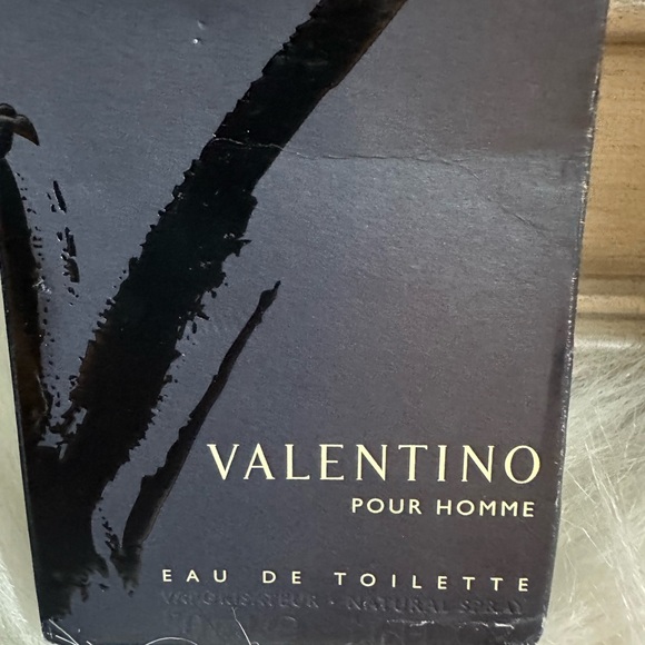 Valentino Pour Homme Black and Gold Packaging - Picture 2 of 6